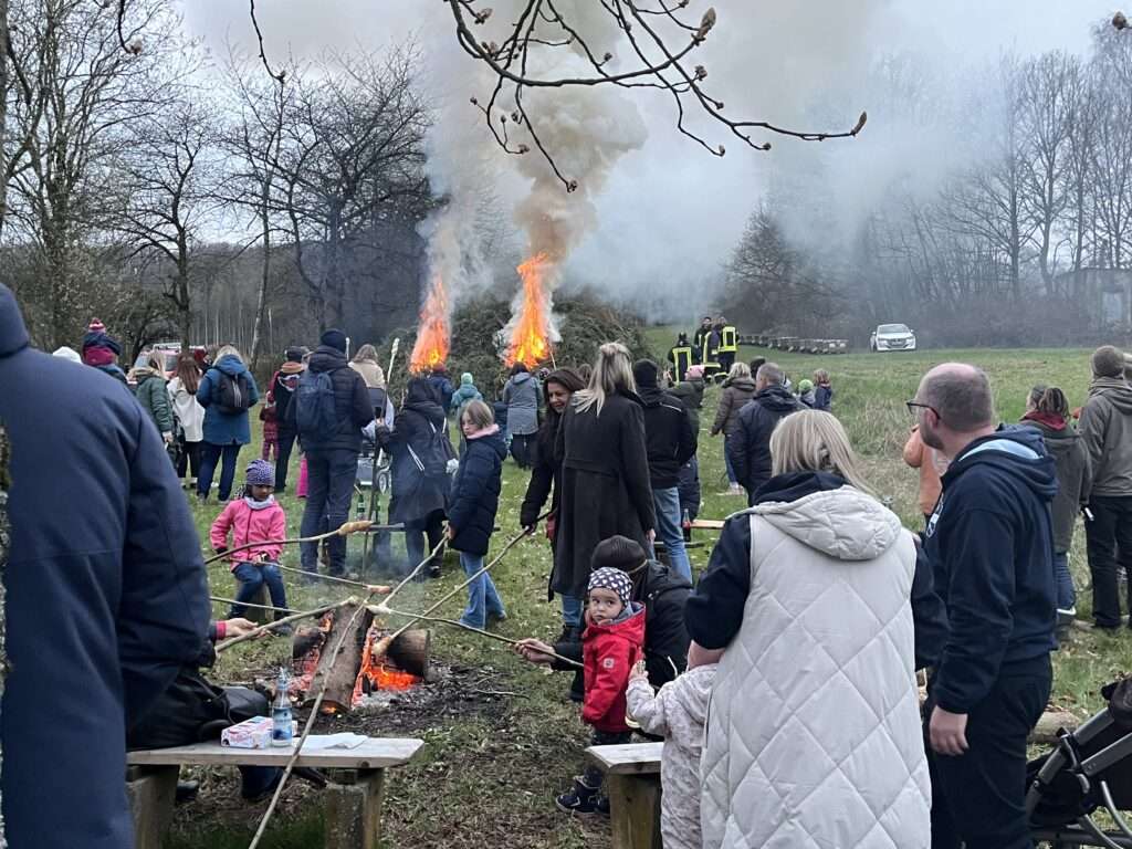 Volles Haus beim Osterfeuer