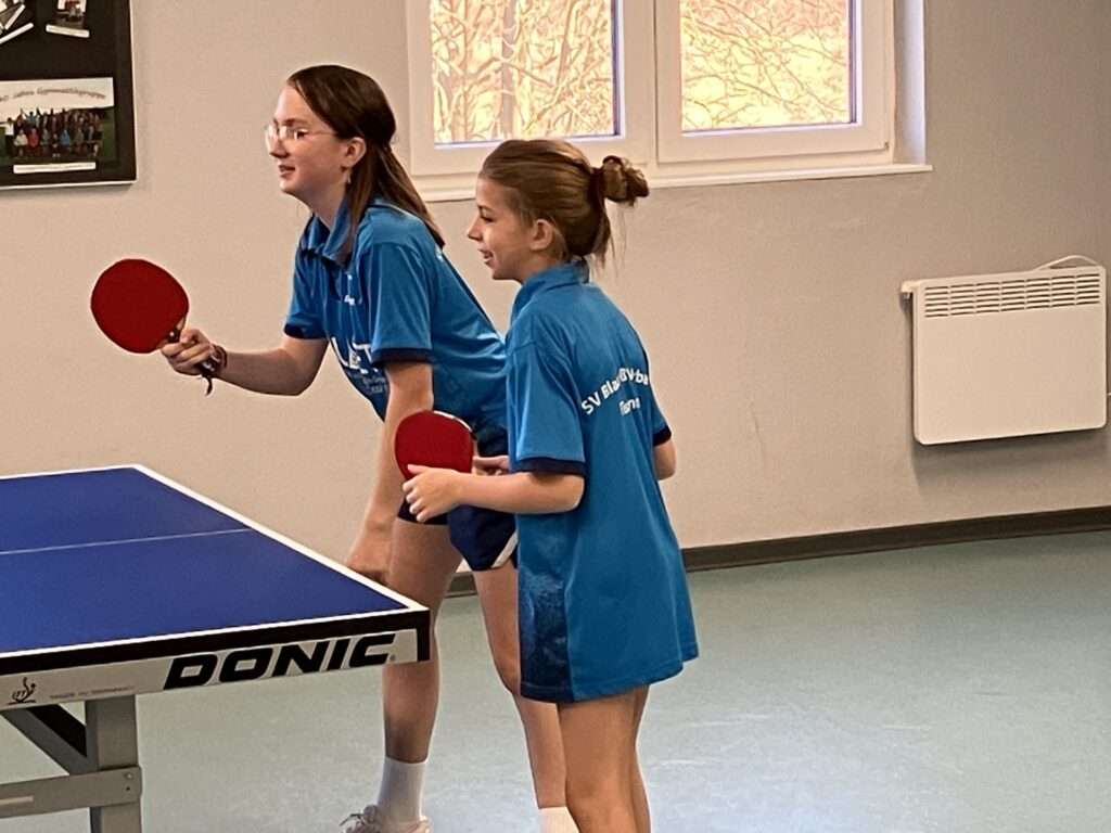 Tischtennis Mädchen mit Sieg und 2 Niederlagen