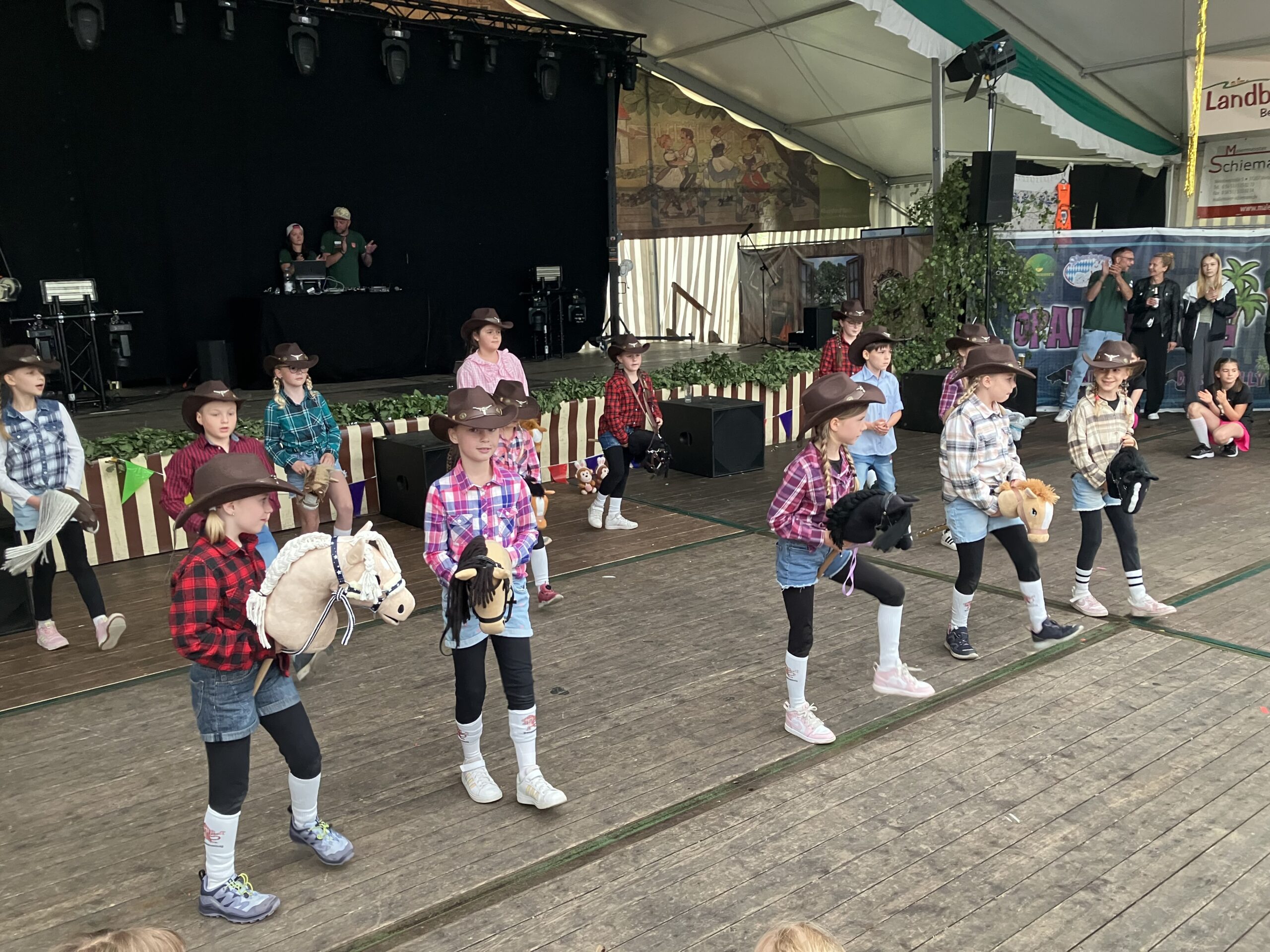 ‚Dance Monkeys‘ beim Heimspiel in Höchstform