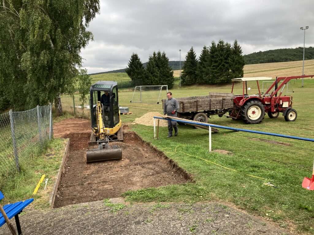 Arbeitseinsatz am Sportplatz