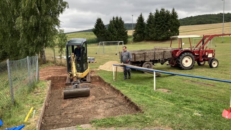 Arbeitseinsatz am Sportplatz