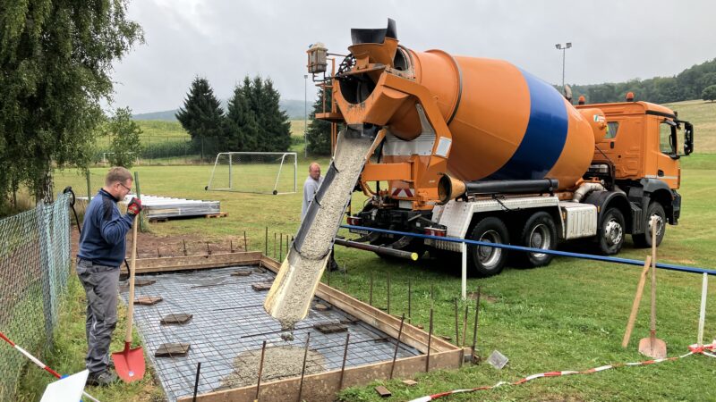 Der Betonsockel ist fertig