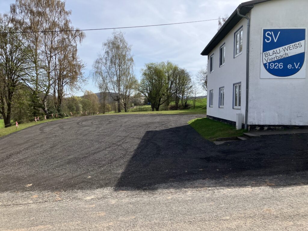 Parkplatz endlich befestigt